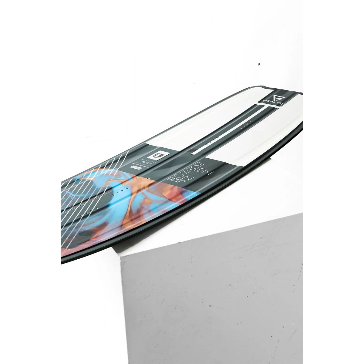 Brunotti Dimension Galatic Twintip Kiteboard M G10 Finner 4 Brunotti Dimension Galatic Twintip Kiteboard M G10 Finner - Billede 4